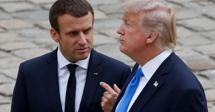 Tổng thống Pháp Emmanuel Macron (trái) và Tổng thống Mỹ Donald Trump (phải).
