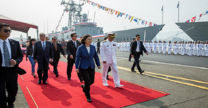 Nhà lãnh đạo Đài Loan Thái Anh Văn tại buổi lễ bàn giao hai tàu hộ vệ chống ngầm PFG-1112 Ming Chuan và PFG-1115 Feng Chia. (Nguồn: Internet)