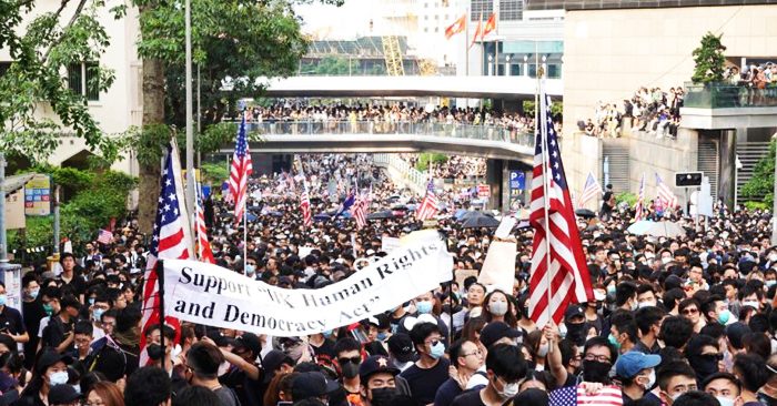 Ngày 8/9, hàng nghìn người dân Hồng Kông đã diễu hành đến Lãnh sự quán của Mỹ ở Hồng Kông. (Ảnh: Epoch Times)