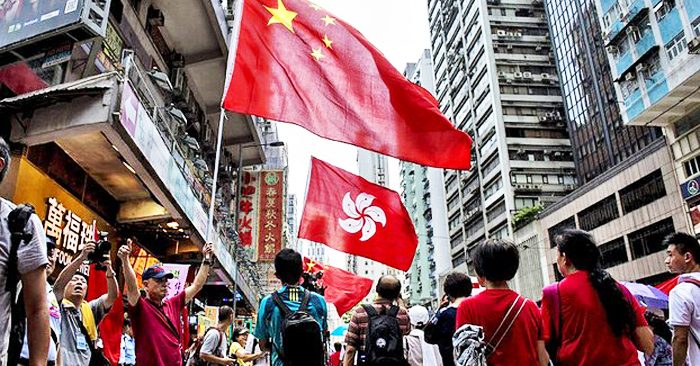 Bắc Kinh đã không giữ lời hứa cho Hồng Kông được sống với chế độ dân chủ trong khoảng thời gian 50 năm, người dân đảo liên tục phải lên tiếng để đòi các quyền cơ bản của con người.