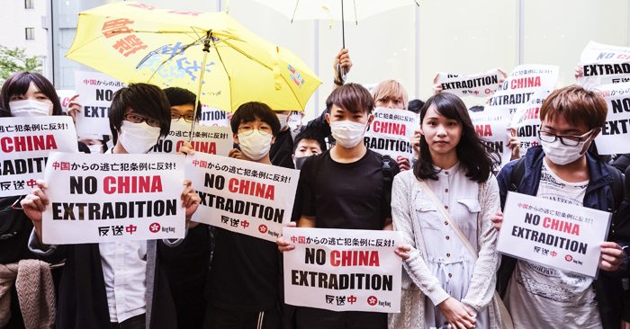 Agnes Chow (Chu Đình), một nhà hoạt động từ Hồng Kông, đang cùng các sinh viên du học tham gia một cuộc biểu tình tại thủ đô Đông Kinh, Nhật Bản ngày thứ Tư, 12/6/2019