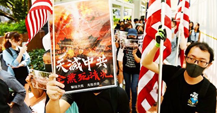 Hôm 20/9, một nhóm sinh viên đại học đã giương cờ Mỹ trong một hoạt động nhằm kêu gọi chính phủ Mỹ ủng hộ nền dân chủ tại Hồng Kông.