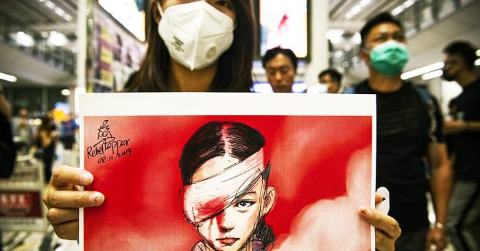 Những cô gái trẻ Hồng Kông đang bước lên tuyến đầu để chống lại sự bạo ngược của chính quyền.