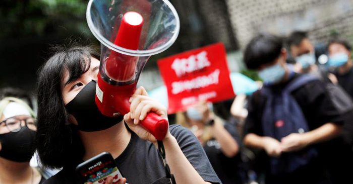 Chính phủ Hồng Kông đang cân nhắc các phương pháp để có thể ngăn chặn được bạo loạn, cũng không loại trừ khả năng sẽ "cấm Internet" để hạn chế thông tin.