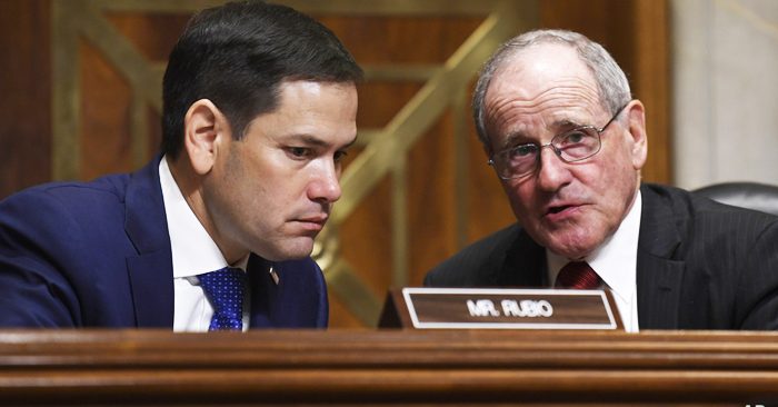 Thượng Nghị sĩ đảng Cộng hòa Jim Risch (phải) và Thượng nghị sĩ Marco Rubio.