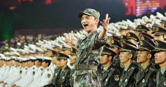 Màn đồng diễn của đội tuyển quân đội Trung Quốc tại lễ khai mạc.