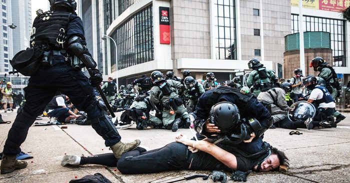 Cảnh sát Hồng Kông ngày càng lạm dụng bạo lực và bắt bớ đối với người biểu tình