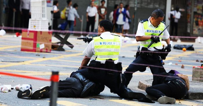 Ít nhất một người biểu tình đã bị cảnh sát Hồng Kông bắn vào ngực vào buổi sáng thứ Hai (11/11)