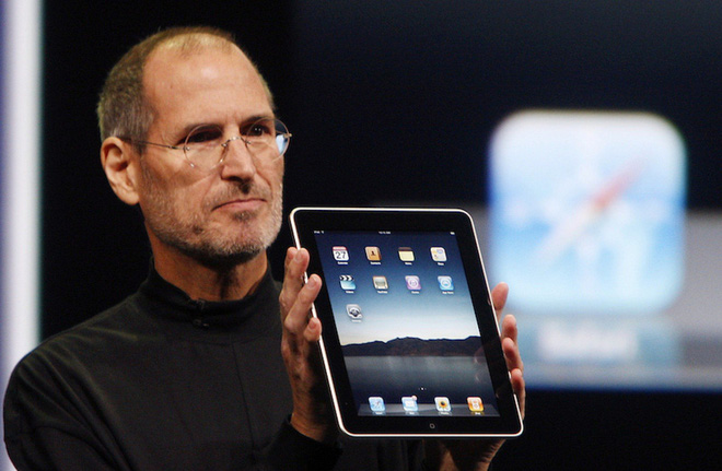 Nguồn gốc iPad: Steve Jobs yêu cầu “một miếng kính để đọc email trong toilet”