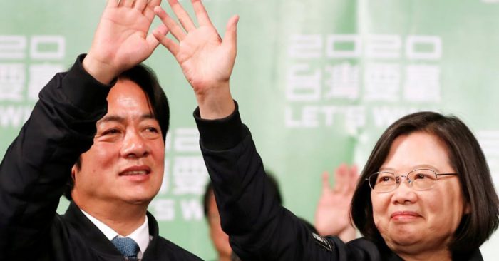 Tổng thống Đài Loan Thái Anh Văn và ông Lại Thanh Đức (William Lai), phó tổng thống tranh cử, sau chiến thắng ngày 11/01/2020, bên ngoài trụ sở của đảng Dân Tiến tại Đài Bắc.