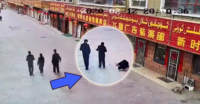 Video giám sát cho thấy công an phòng chống dịch ở Tân Cương đột nhiên ngã quỵ xuống đất.