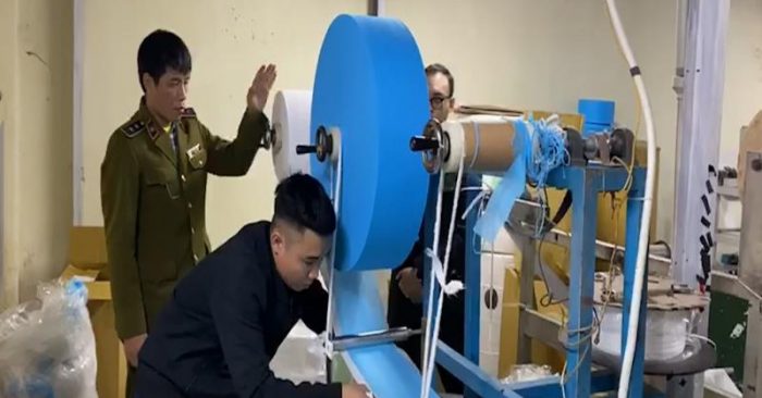Hà Nội Phát hiện cơ sở sản xuất khẩu trang từ giấy vệ sinh 6