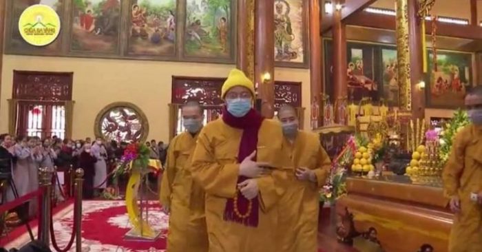 Trụ trì chùa Ba Vàng đeo khẩu trang thuyết giảng sau khi bày cách “hóa giải” dịch nạn virus corona -ảnh 5