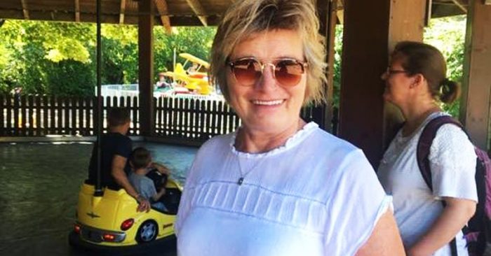 Bà Connie Brix, 64 tuổi, đã hồi phục sức khỏe từ căn bệnh viêm phổi ĐCSTQ sau khi nhận ra bản chất xấu xa của ĐCSTQ.